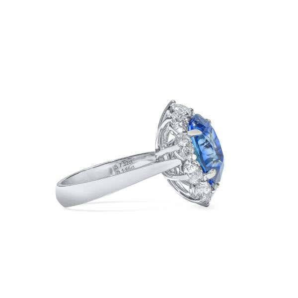 Vivid blue burmese sapphire and diamond ring, 7.32 CT. (8.98 CT. TW), OVAL SHAPE, GRS2017-035399