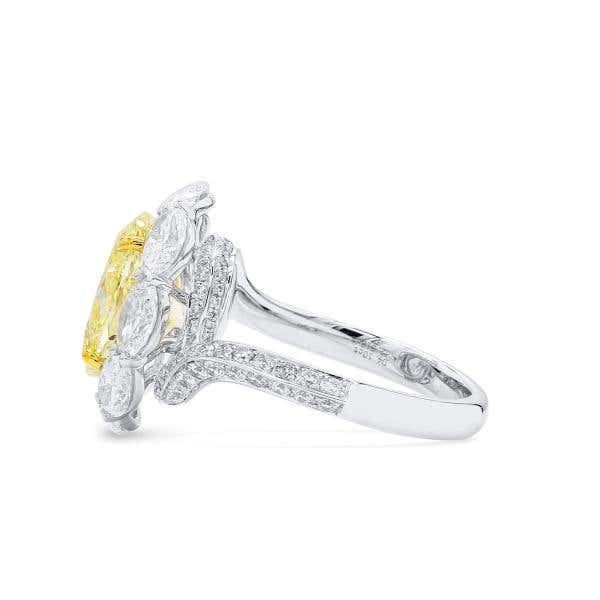 Fancy Yellow and White Diamond Ring, 4.10 Ct. (6.61 Ct. TW), Oval shape, 3355307020