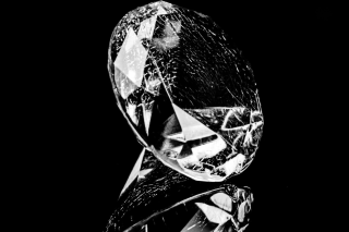 What A 5-Carat Diamond Looks Like