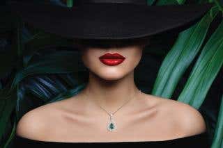 How to Wear Diamond Engagement Rings and Wedding Rings Together